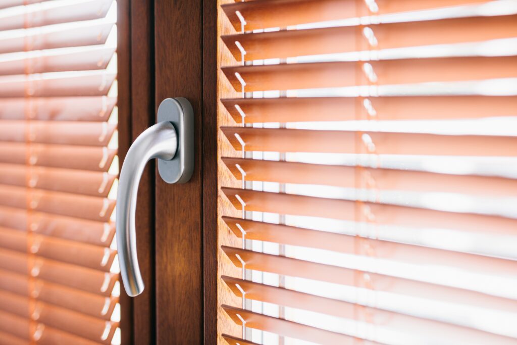 Which Type of Window Blinds Are Right For Your Solar Electricity House?